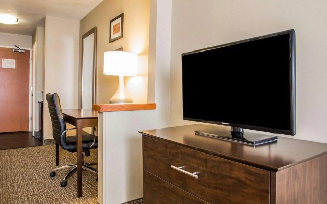 photo 4 of Comfort Inn & Suites Waterloo - Cedar Falls