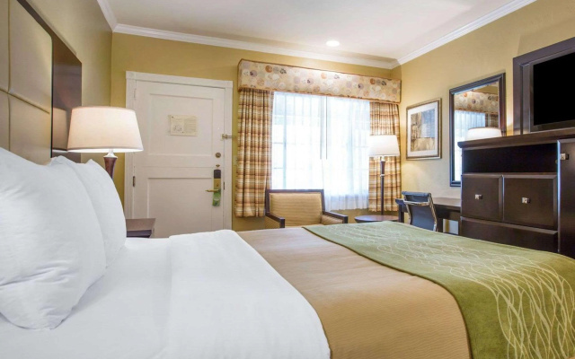 photo 3 of Comfort Inn Carmel By The Sea