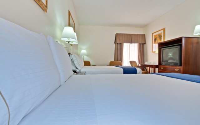 photo 3 of Comfort Inn Clarksville (ex.holiday Inn Express Clarksville)