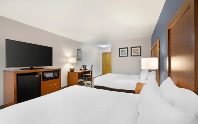 photo 5 of Comfort Inn & Suites North Greenfield