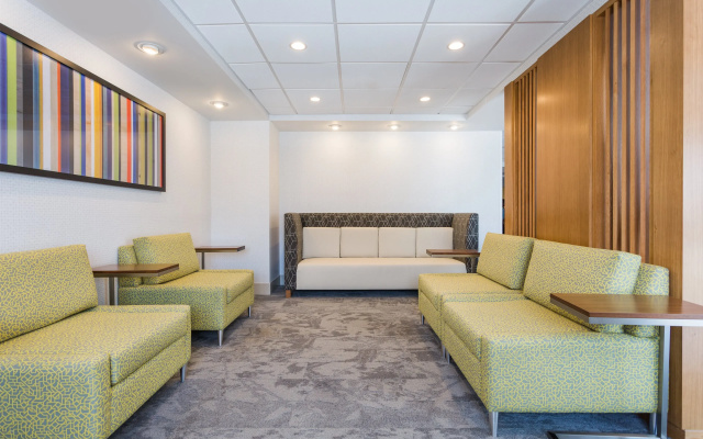photo 5 of Holiday Inn Express Lorton by IHG