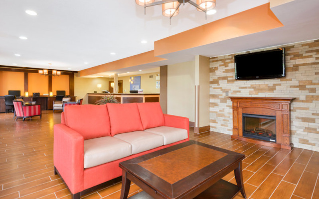 photo 2 of Comfort Inn Lancaster - Rockvale Outlets