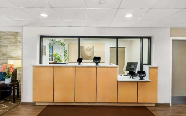 photo 4 of Comfort Inn & Suites Durham near Duke University