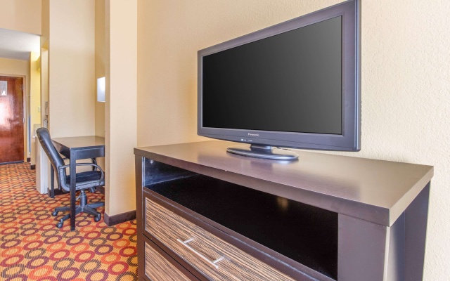 photo 3 of Quality Inn & Suites Montgomery East Carmichael Rd