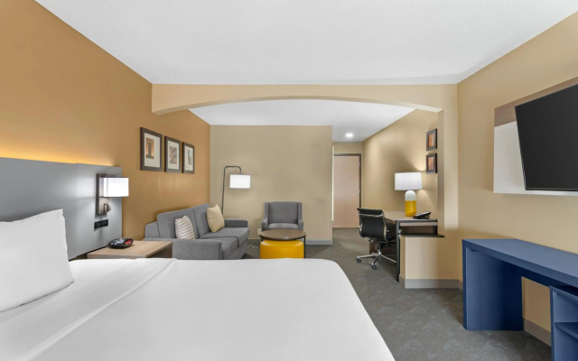 photo 3 of Comfort Inn & Suites Kansas City - Northeast