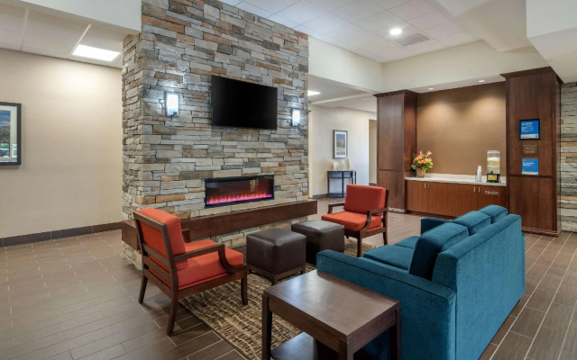 photo 2 of Comfort Inn & Suites Coeur d'Alene