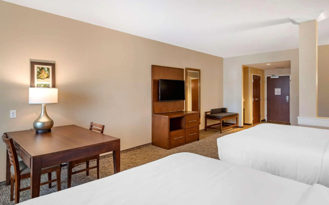 photo 5 of Comfort Inn & Suites Clarkston Pine Knob Area