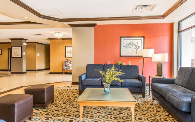 photo 2 of Comfort Inn & Suites Meriden East