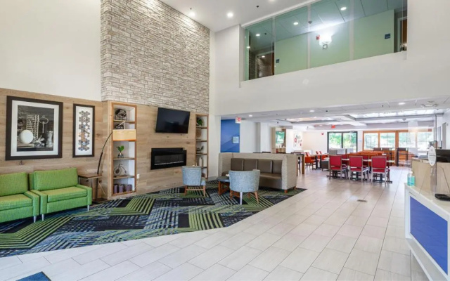 photo 2 of Comfort Inn & Suites Conference Center