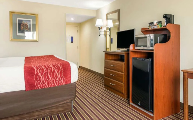 photo 3 of Comfort Inn & Suites Crabtree Valley