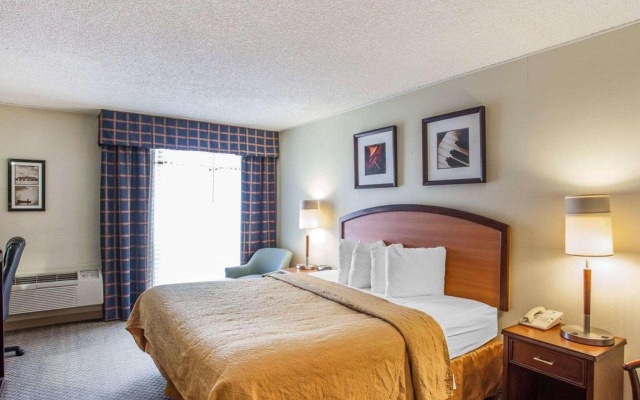 photo 2 of Comfort Inn & Suites Everett