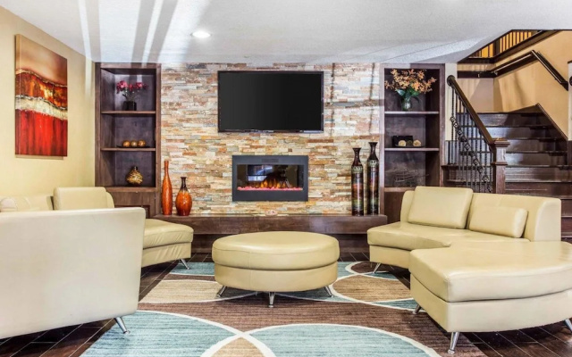 photo 2 of Comfort Inn & Suites Galleria