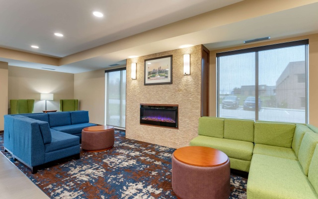 photo 3 of Comfort Inn & Suites West Des Moines