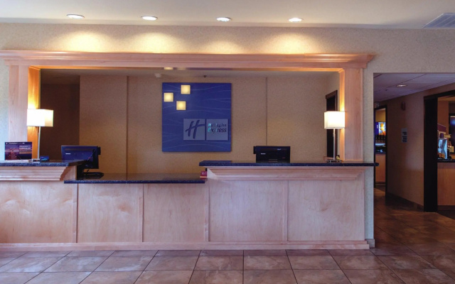photo 2 of Comfort Inn & Suites-columbia Gorge West