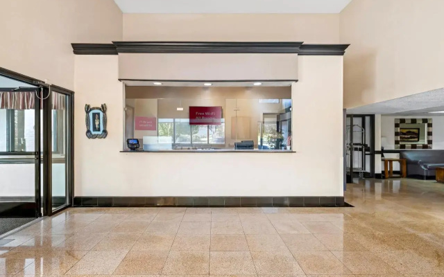 photo 2 of Comfort Inn Uncc
