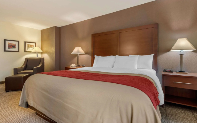photo 4 of Comfort Inn Warren I-69