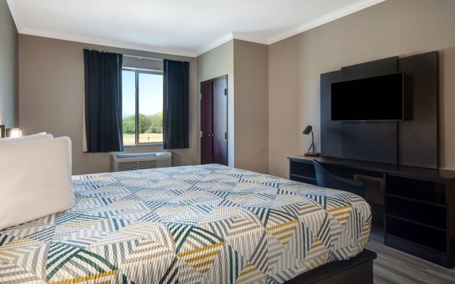 photo 5 of Motel 6 Fort Worth, TX – I-35 & I-20
