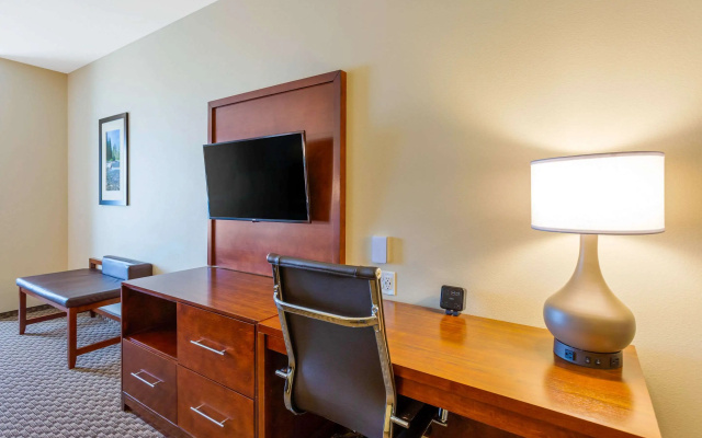 photo 3 of Comfort Suites Burlington near I-5