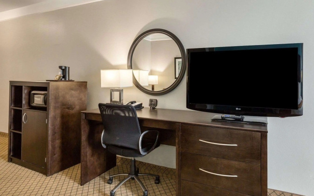 photo 3 of Comfort Suites at Katy Mills