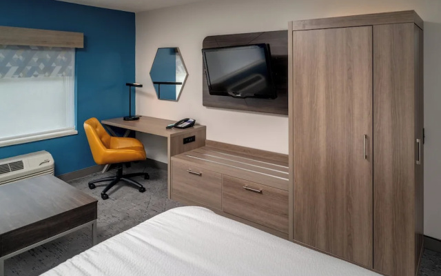 photo 2 of Holiday Inn Express Charleston-Kanawha City