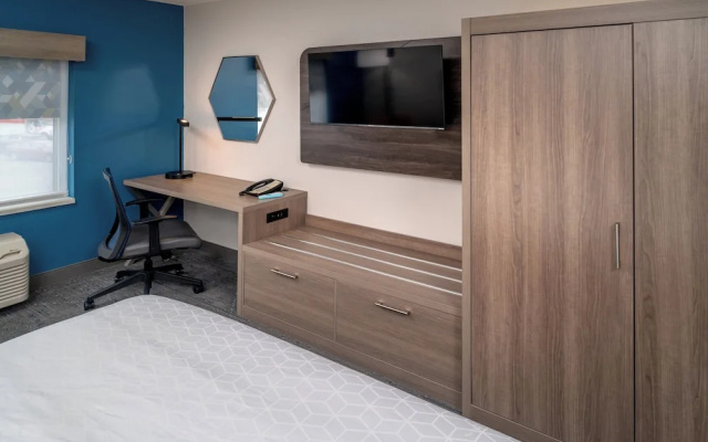 photo 5 of Holiday Inn Express Charleston-Kanawha City