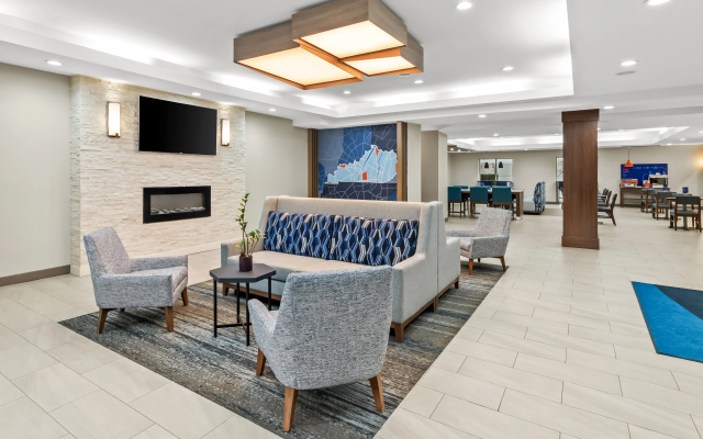 photo 2 of Comfort Suites Cincinnati Airport