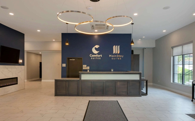 photo 2 of Comfort Suites Cincinnati University - Downtown
