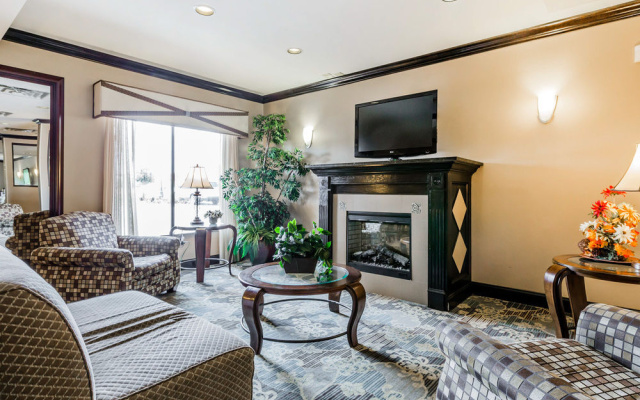 photo 3 of Comfort Suites Clinton
