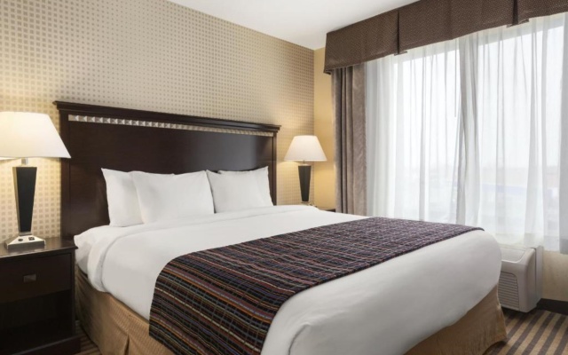 photo 4 of University Hotel - Davis Area by IHG