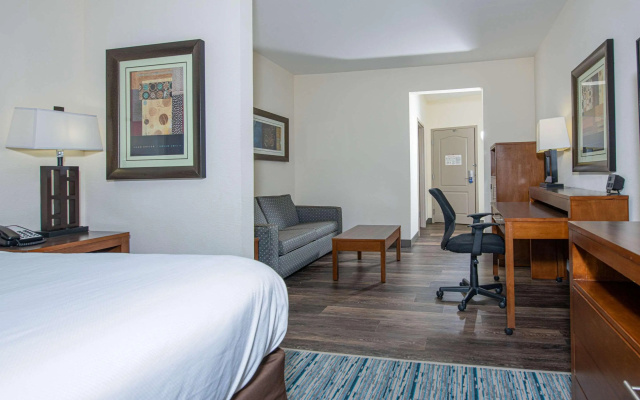 photo 5 of Comfort Suites Oil Center