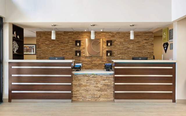 photo 2 of Comfort Suites Northside Hospital Gwinnett