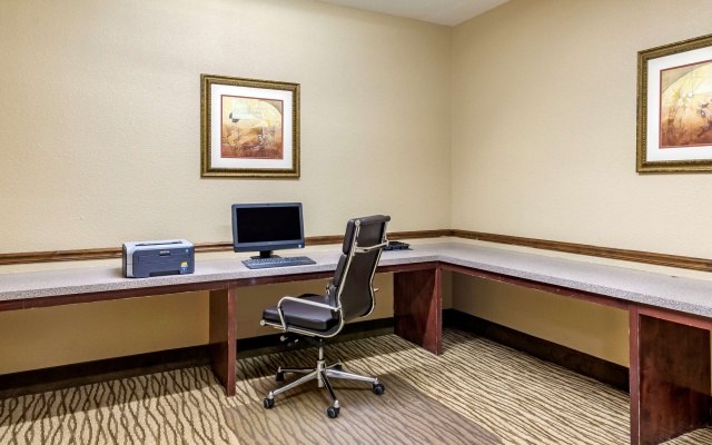 photo 5 of Comfort Suites Montgomery East Monticello Dr.