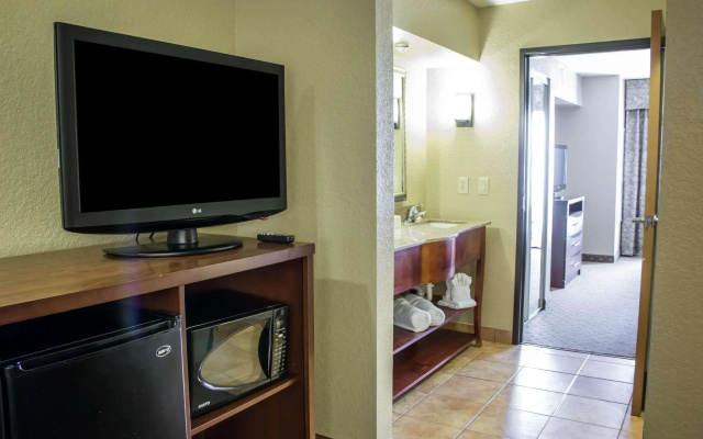 photo 4 of Comfort Suites Seaworld - Lackland AFB