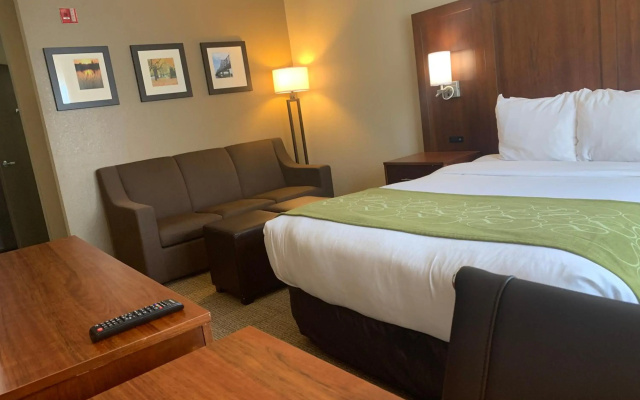 photo 4 of Comfort Suites Peoria I-74