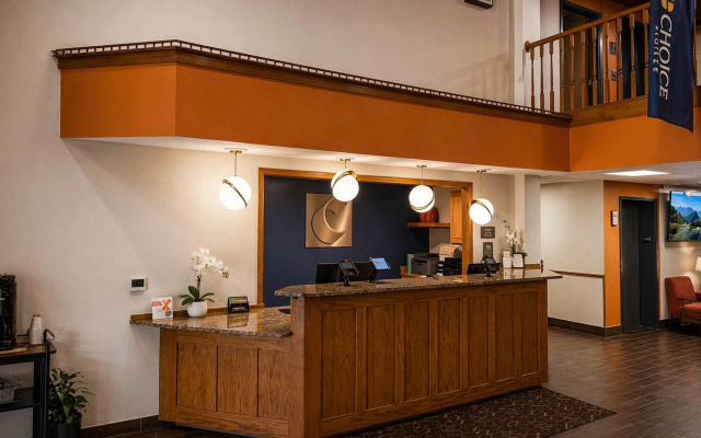 photo 2 of Comfort Suites Wisconsin Dells Area