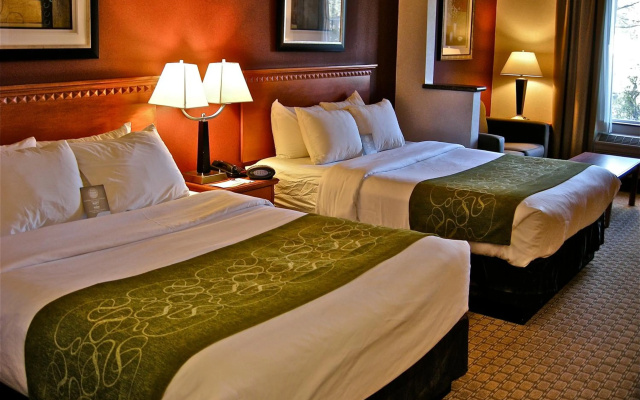 photo 3 of Comfort Suites Redmond Airport