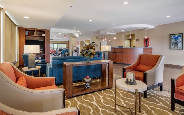 photo 2 of Comfort Suites Speedway - Kansas City