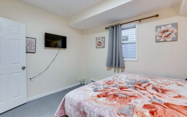 photo 2 of Comfortable Elizabeth Retreat ~ 16 Mi to Manhattan