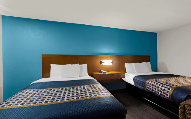 photo 3 of Rodeway Inn Commerce