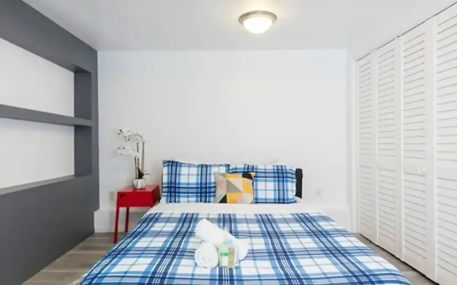 photo 2 of Commercial Homes - Private rooms w Shared bath downtown SFO