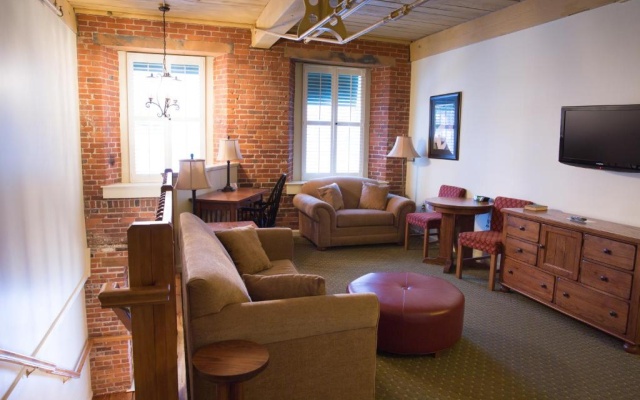 photo 2 of The Common Man Inn & Restaurant