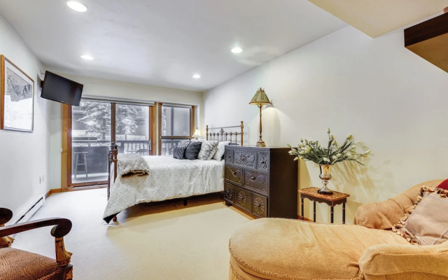 photo 2 of Condo Near Golf Club ~ 2 Mi to Vail Ski Resort!