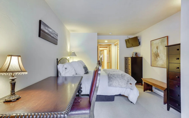 photo 3 of Condo Near Golf Club ~ 2 Mi to Vail Ski Resort!