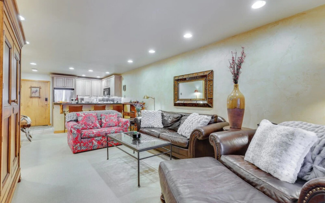 photo 4 of Condo Near Golf Club ~ 2 Mi to Vail Ski Resort!