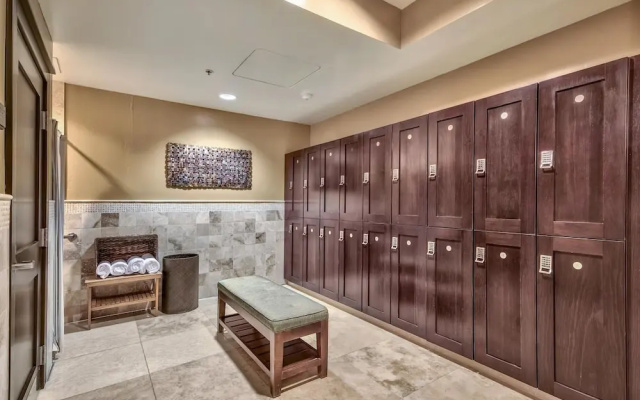 photo 2 of 3 Bedroom Private -Tons Of Amenities Condo by RedAwning