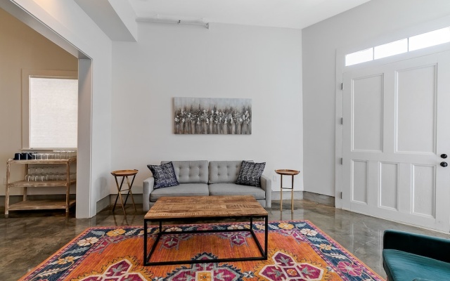 photo 4 of Contemporary 2BR in Garden District By Hosteeva