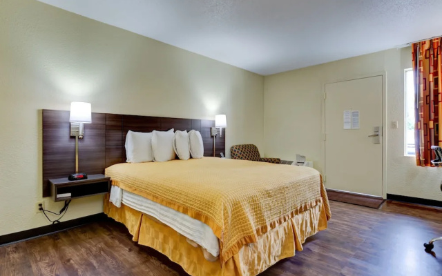 photo 4 of Continental Inn Charlotte