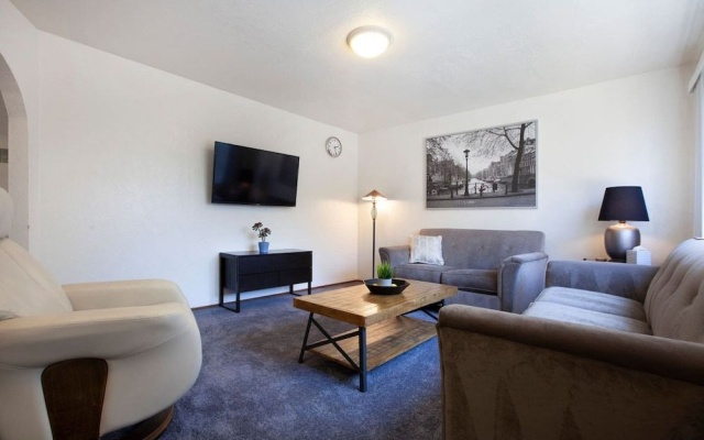photo 4 of Convenient 2 bedroom, walk to Bart, 10 min to Berkeley