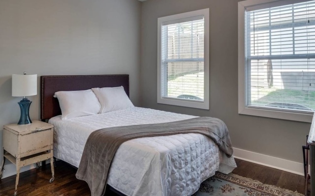 photo 4 of Convenient 4br/3.5ba w/ Deck in 12 South by Domio