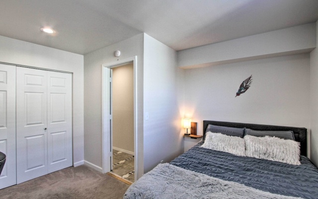 photo 2 of Convenient Burien Getaway: 12 Mi to Dtwn Sea!